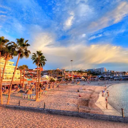 First Line Floor With Amazing Sea View Air Conditioned Just 50m From The Apartamento