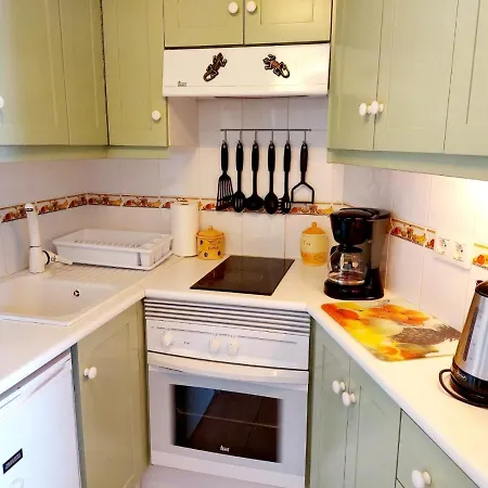 Апартаменти First Line Floor With Amazing Sea View Air Conditioned Just 50m From The